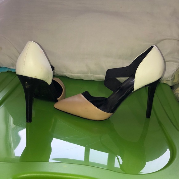 Straped heels - Picture 3 of 10